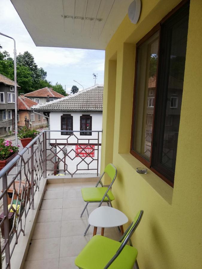 Petrov Apartment Triavna Exterior foto